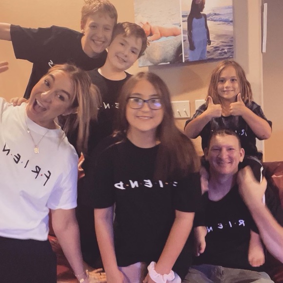 Meet your Posher, Jackie Baughman. Family of 6! - Picture 6 of 6